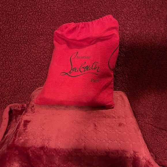 Christian Louboutin - Picture 8 of 17